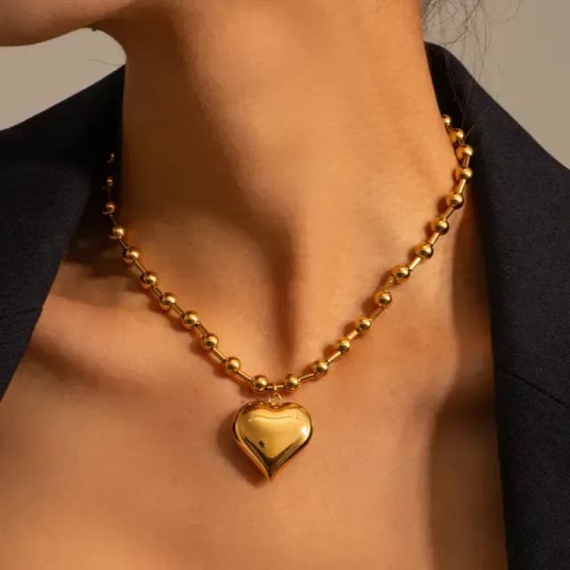 Collar de corazón, acero inoxidable chapado en oro de 18 quilates.