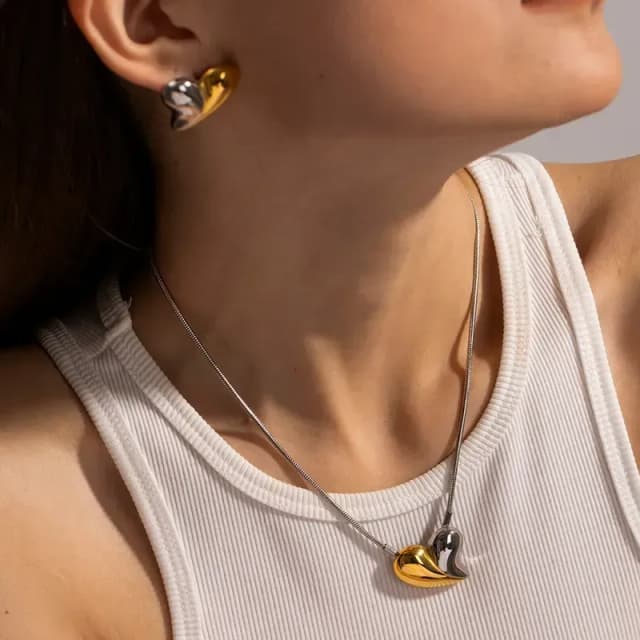 Juego de collar y aretes de corazón, acero inoxidable chapado en oro plateado y dorado de 18 quilates.
