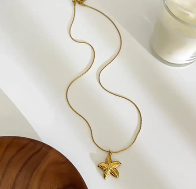 MAREA - Collar con dije de Estrella de Mar, Acero Inoxidable bañado en Oro 18K