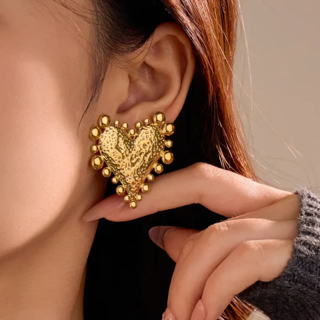 LITA - Aretes en forma de Corazón de Acero Inoxidable Bañados en Oro 18K