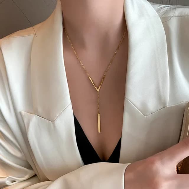 NYRA - Collar en forma de Y de Acero Inoxidable Bañado en Oro 18K