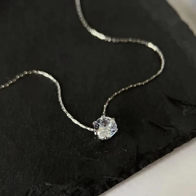 MARTA - Collar de estilo Clásico de Acero Inoxidable bañado en oro 18K
