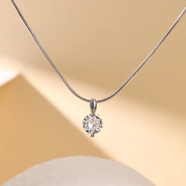 MARTA - Collar de estilo Clásico Acero Inoxidable bañado en Oro 18K